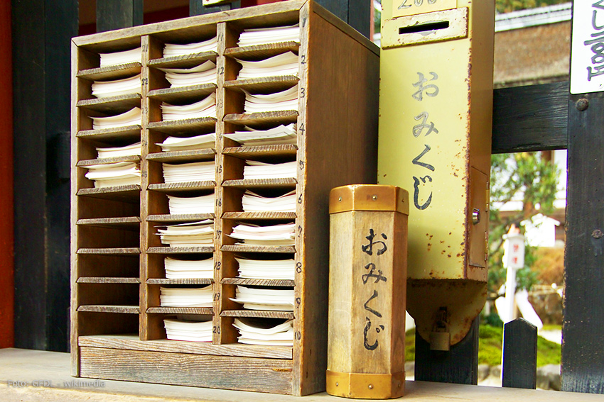 Omikuji im Kamigamo- Schrein, Kyoto 