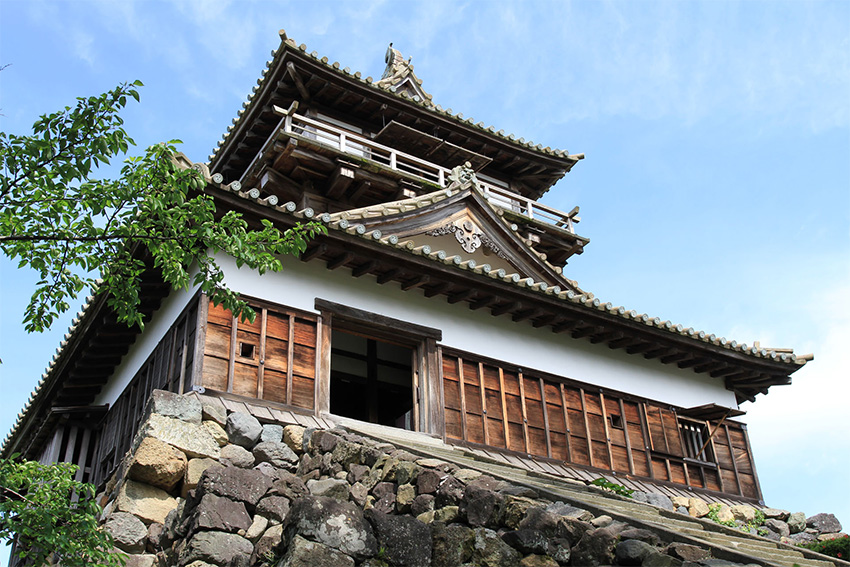 Welche Burgen in Japan sind schön? Burg Maruoka – die Nebelburg