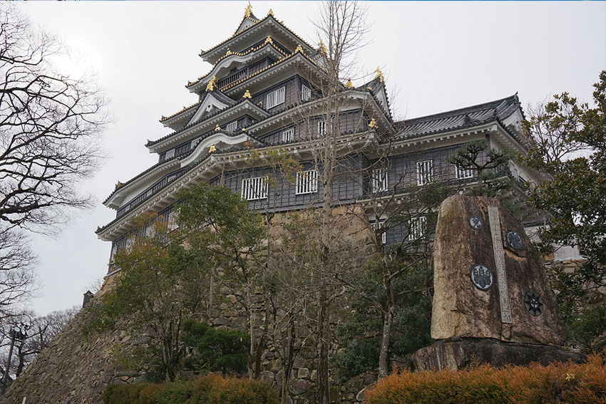 Samurai Schlösser in Japan besichtigen: Burg Okayama