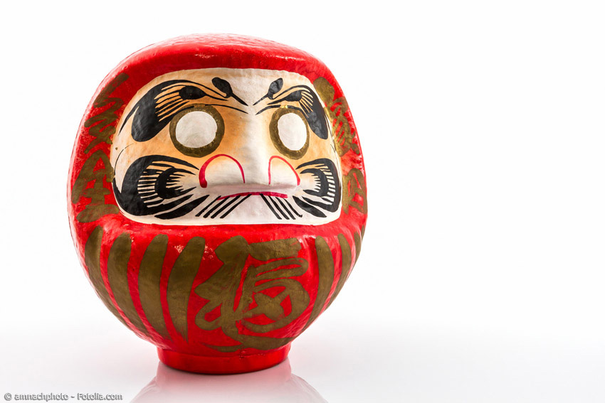 Anfangs sind die Augen eines Darumas leer. Hat man einen Wunsch, teilt man ihn dem Daruma mit und malt eines der Augen aus. Hat sich der Wunsch erfüllt, bekommt der Daruma sein zweites Auge.