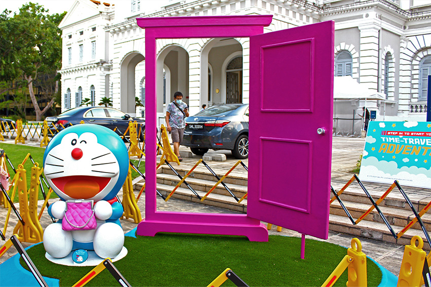 Doraemon-Figur vor dem National Museum of Singapore als Beispiel für die internationale Popularität der japanischen Kultfigur