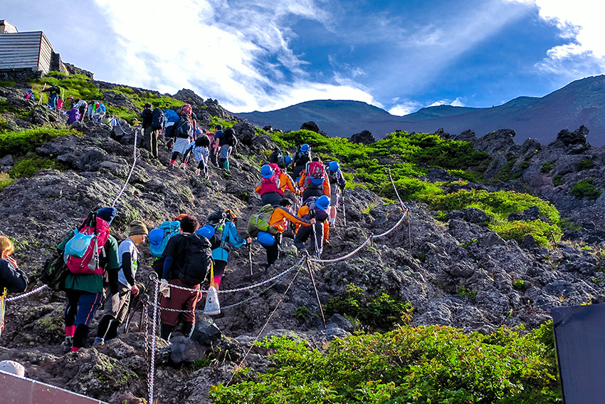 Pilgern und Wandern auf den Berg Fuji in Japan