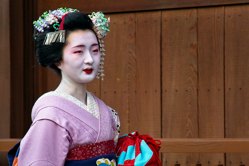 geisha schminken – Haarschmuck - Ausbildung