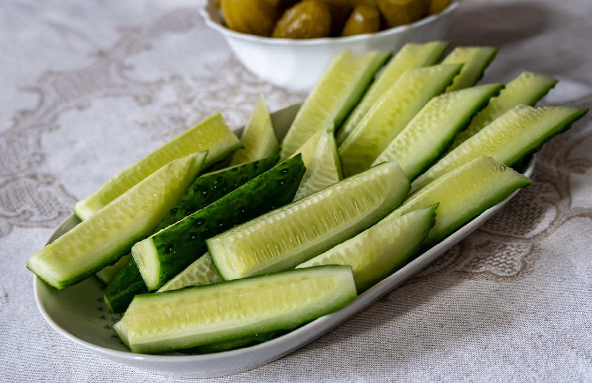 Gurken für einen Sommersalat