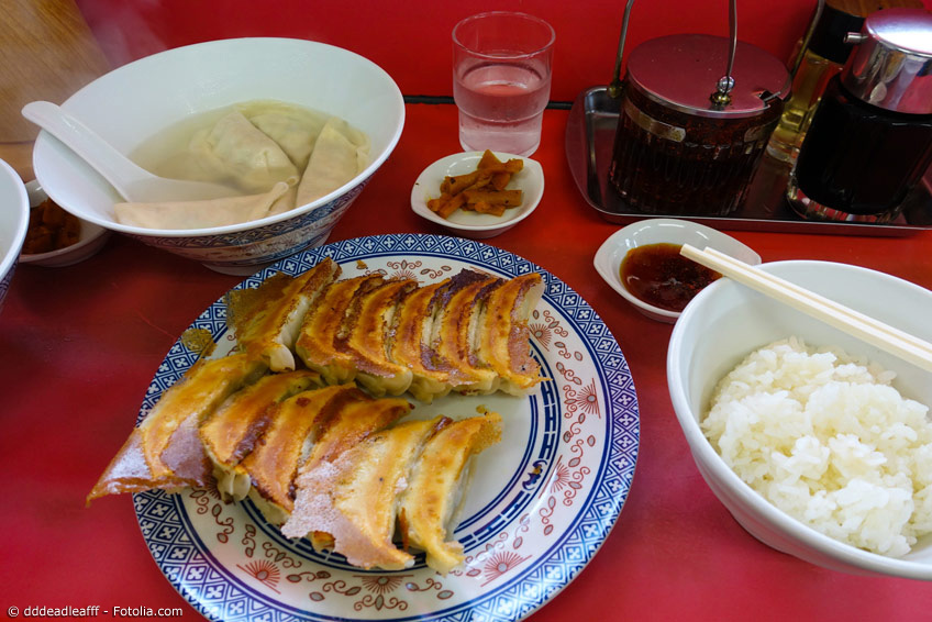 Gyoza Menu mit Reis und Suppe