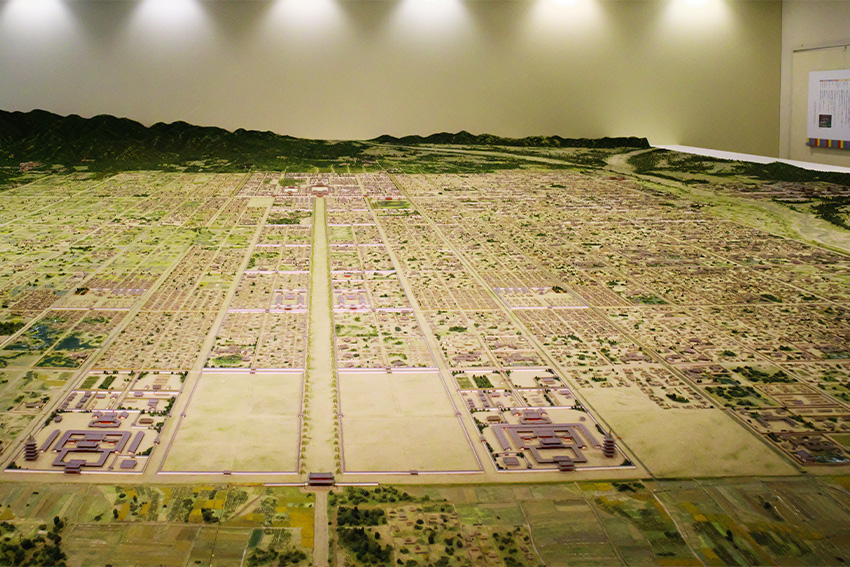Modell der alten Hauptstadt Heian-kyō in Kyoto Modell der historischen Hauptstadt Heian-kyo mit strengem Straßenraster und Palastanlage im heutigen Kyoto
