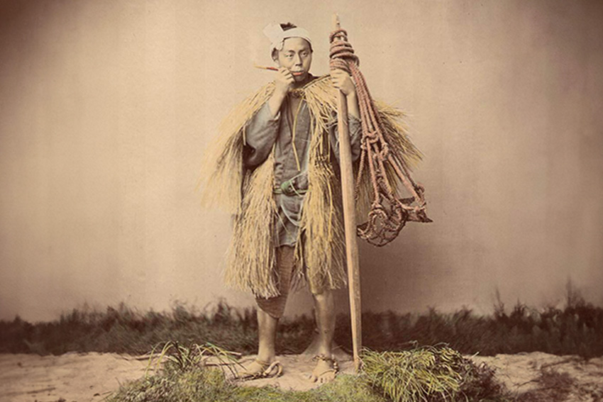 Ländliche Arbeit und einfache Kleidung im historischen Japan Historische Aufnahme eines ländlichen Arbeiters in einfacher Kleidung als Symbol für das Leben der Bauern außerhalb des Hofes in der Heian-Zeit