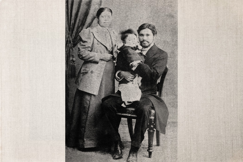 Familienfoto von Tazoe Tetsuji in westlicher Kleidung um 1900 Japanische Familie um 1900 in westlicher Kleidung – Politiker Tazoe Tetsuji mit Ehefrau und Kind in der Meiji-Zeit