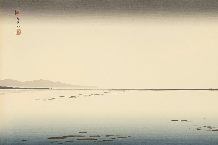 Stilles Wasser und Weite – Symbol für innere Ruhe in der japanischen Traumdeutung Ruhige Wasserlandschaft mit weiter Horizontlinie als Symbol für Ausgeglichenheit und innere Ordnung in der japanischen Traumdeutung