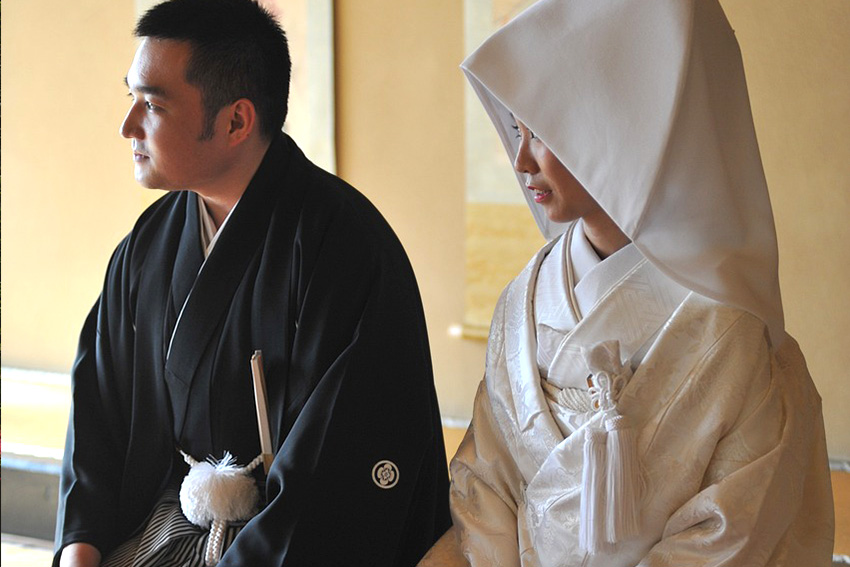 Kimono Hochzeit Braut und Bräutigam, Trauzeuge, Gäste