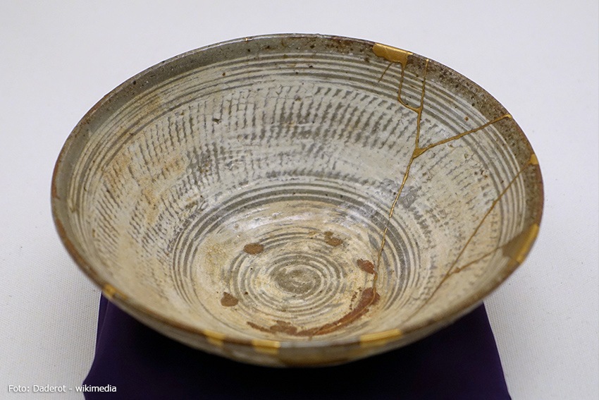 Kintsugi – japanische Keramik Reparatur Goldlack