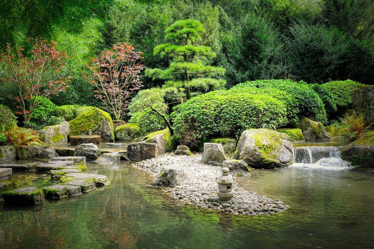 Japanischer Garten mit Wassefall