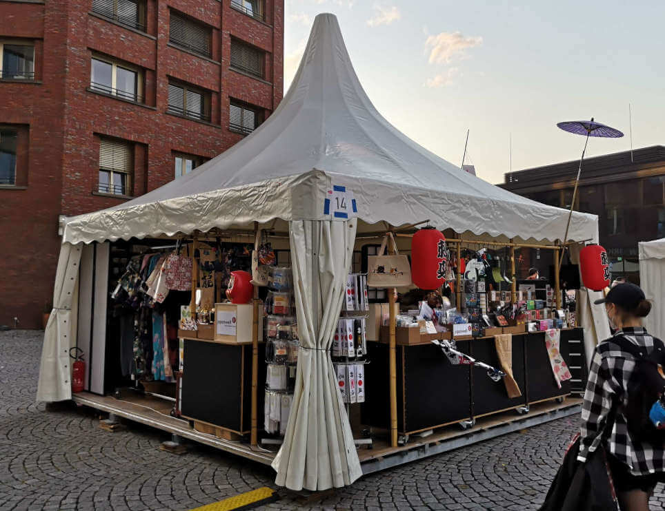 Der Japanweltstand von zwei Seiten