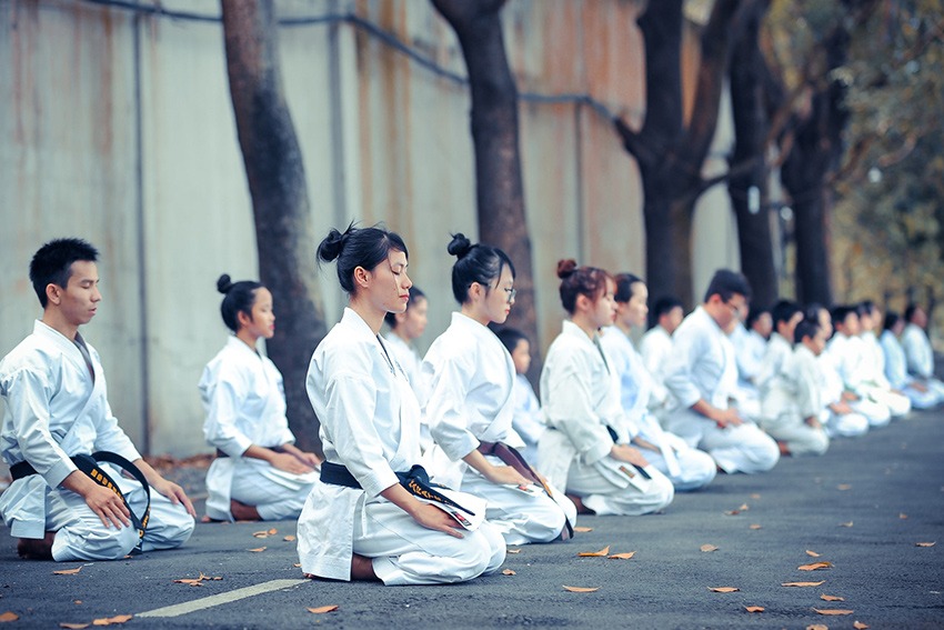 Mokuso Meditation vor und nach dem Training in der Tradition des Zazen - Budo