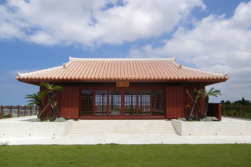 Okinawa Karate Kaikan – Geburtsstätte des Karate in Japan Okinawa Karate Kaikan in Tomigusuku, Präfektur Okinawa, kulturelles Zentrum und Trainingsstätte des Karate