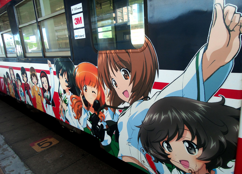 Japanischer Zug mit Manga Motiv