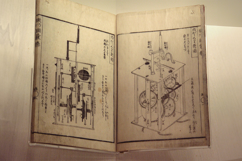 Technische Skizzen einer Wadōkei aus dem Werk Kiko Zui (1796) Technische Zeichnungen einer Wadōkei im japanischen Werk Kiko Zui von Hosokawa Hanzō aus dem Jahr 1796