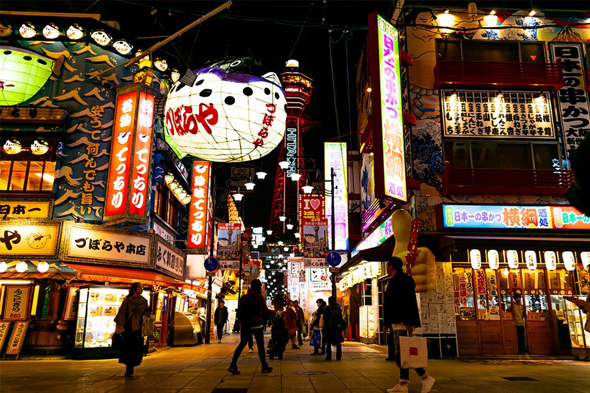 Osaka mit dem Sunrise Express Nachtzug - Shinsekai Ausgehviertel