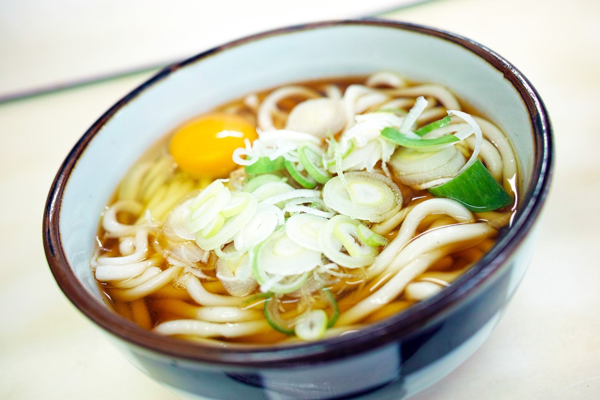 Seltsame Rezepte aus Japan - rohes Ei als Dip