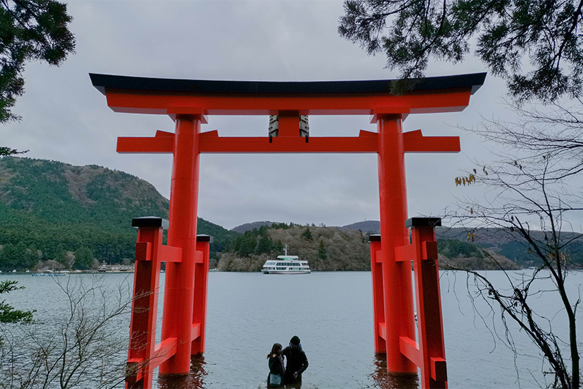 Hakone Schrein – schwimmendes Torii im Meer