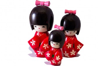 Kokeshi-Puppen: Infos zu Bedeutung, Herkunft und Tradition der niedlichen japanischen Püppchen