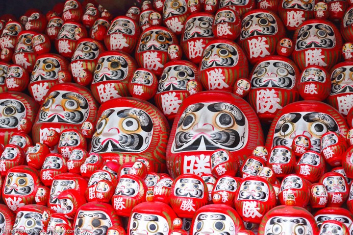 Mitbringsel und Glücksbringer: Der Daruma