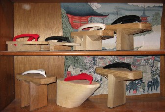 Japanische Schuhe als Zusatzbekleidung für den Kimono