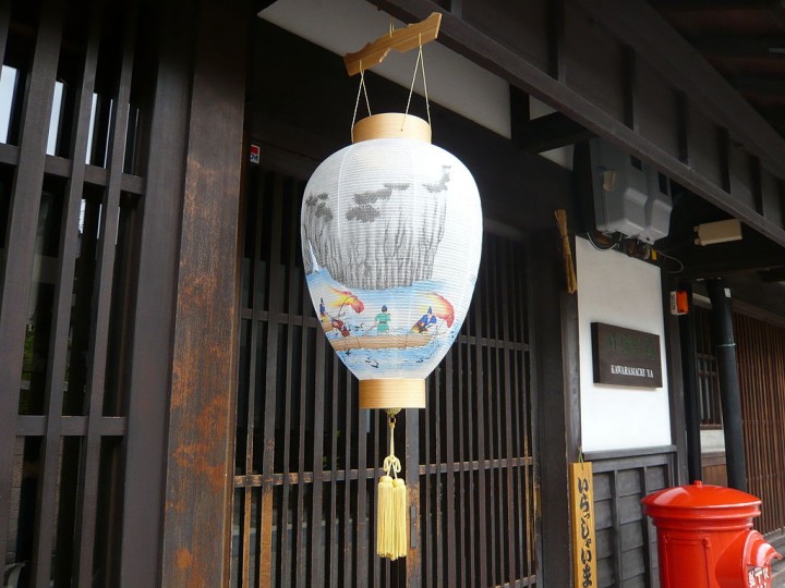 Traditionelle Chochin-Papierlaternen als Ausstellung in Gifu