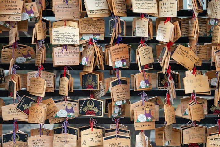 Ema Holztafeln in Japan: Wunschtafeln, Glückstafeln an Schrein & Tempel