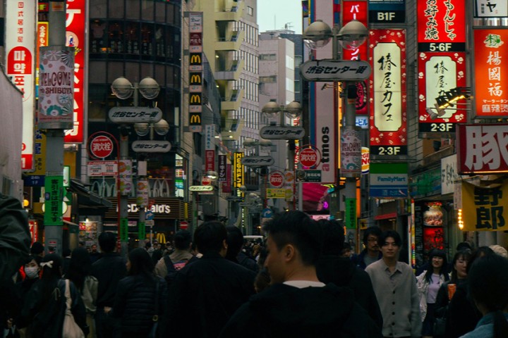 10 Schattenseiten Japans, die jeder Tourist kennt – aber über die kaum jemand spricht