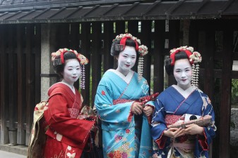Japanisch Schminken – Geisha Look und Make-up heute