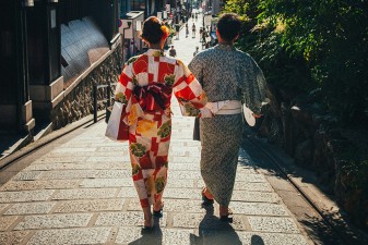 Kimono vs. Yukata: Der Unterschied und wann man sie trägt