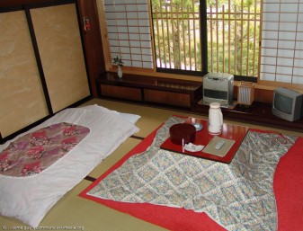 Kotatsu – der beheizte Tisch für gemütliche Stunden