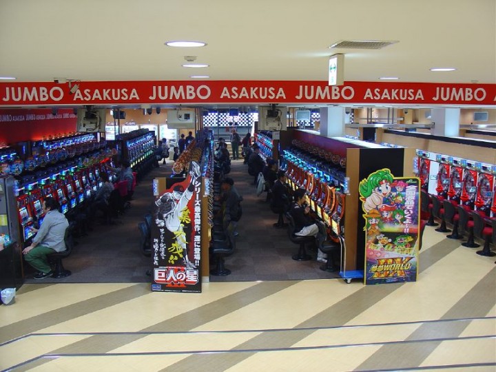 Japan: Impfen in der Pachinko-Spielhalle