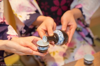 Stilecht Sake trinken – so geht es richtig