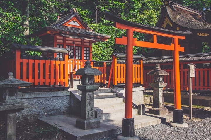 Silvester und Neujahr in Japan: Tempel und Schreine von Gläubigen besucht