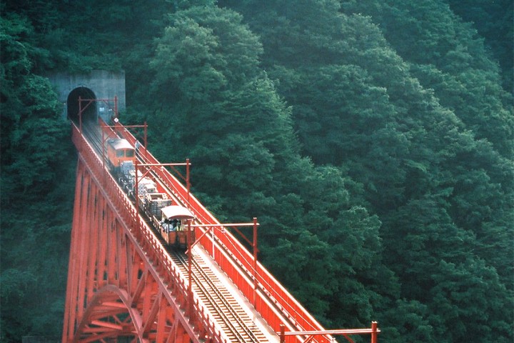 Japan mit dem Touristen-Zug – die besten Sightseeing-Strecken 