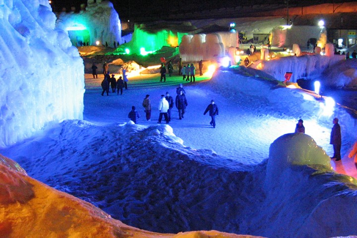 Sōunkyō-Onsen Eiswasserfall-Festival auf Hokkaido
