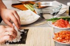 Was sind typische Kochutensilien in der japanischen Küche?