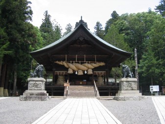 Shintō-Ritual am Schrein in Zentraljapan – Vorhersage zur Gesellschaft