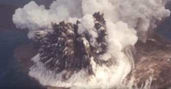 Neue Insel südlich von Tokio nach Ausbruch eines Unterwasservulkans entdeckt