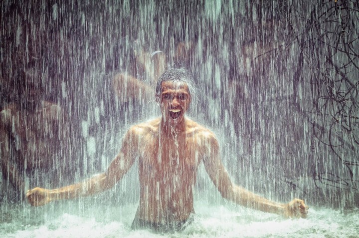 Meditation unter einem eiskalten Wasserfall - Takigyo