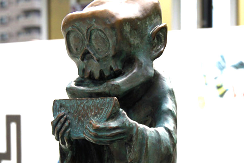 Bronzestatue eines Shinigami – japanischer Todesgeist in Anime und Mythologie
