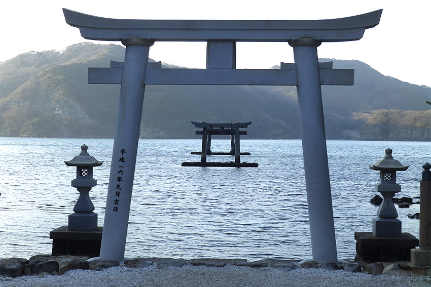 Tsushima Aso Bucht Schrein Torii im Meer