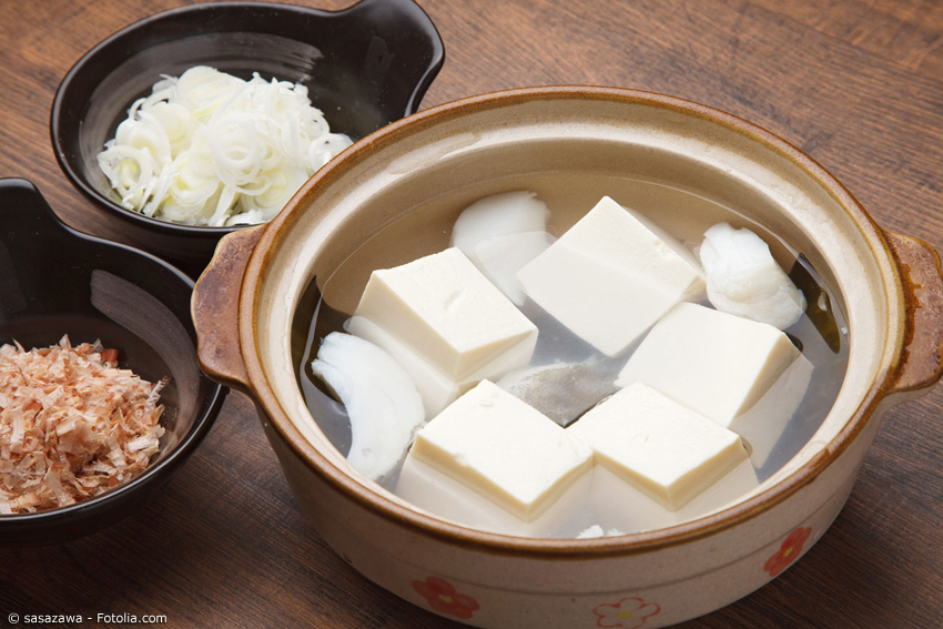 Für Yudofu braucht man nicht viele Zutaten. Allerdings sollte man auf hochwertigen Tofu achten.